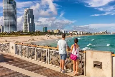 miami beach tourists couple walking 260nw 1291116010 e1653288821626